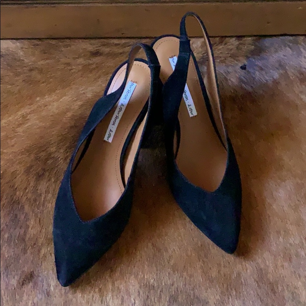 Sling back suede shoes